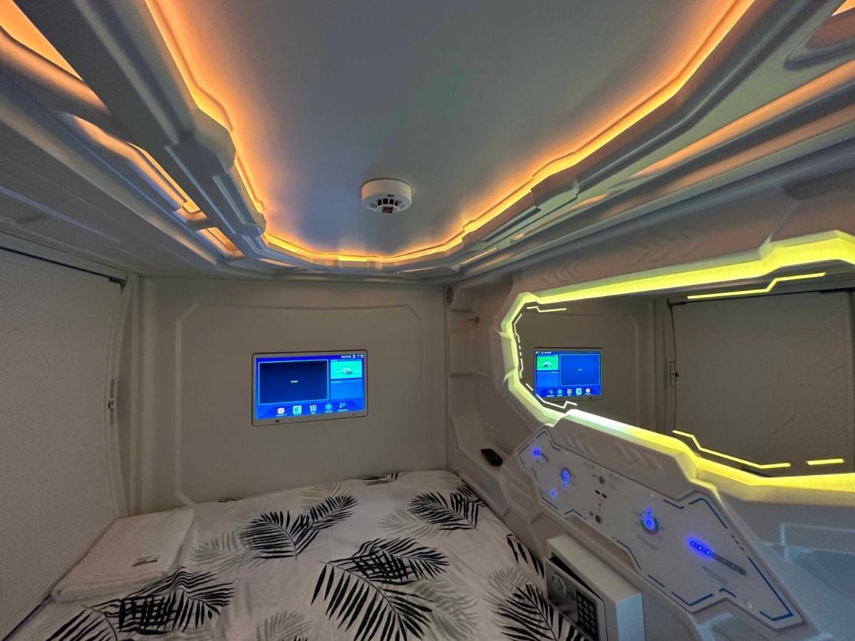 Good Vibes Only Capsule Capsulehotel Málaga