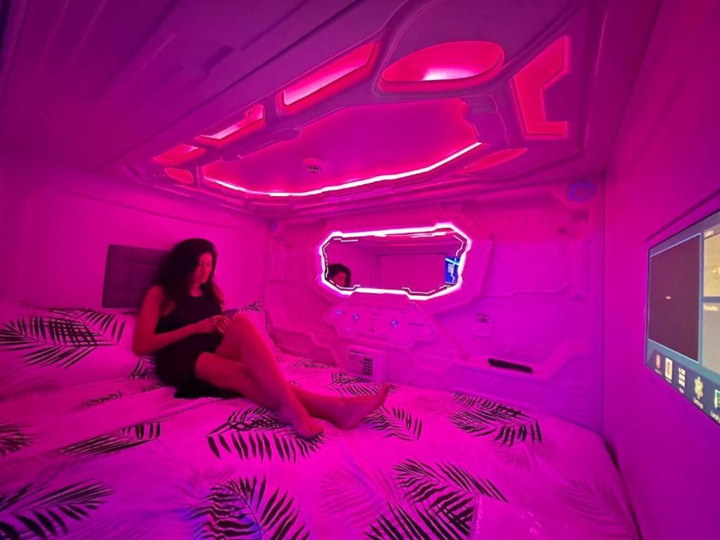 Good Vibes Only Capsule Hotel càpsula *